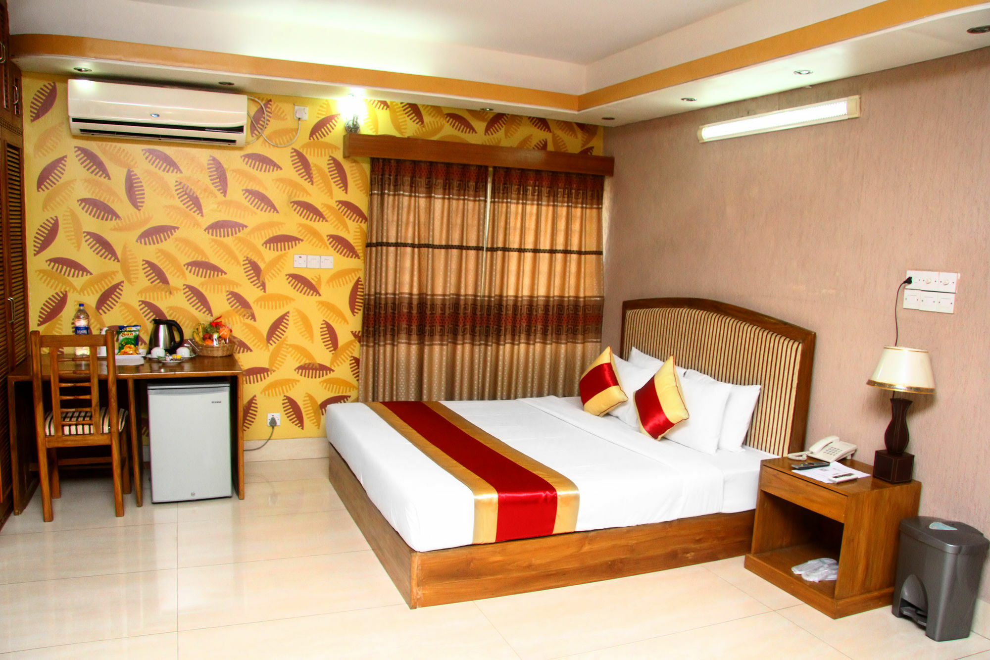 Hotel Swiss Palace Dhaka Bagian luar foto